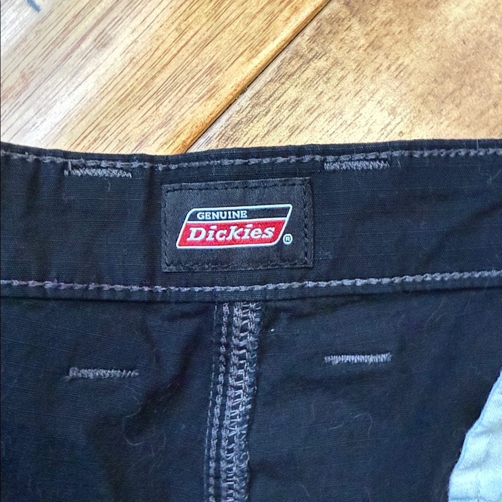 Dickies Black Cargo Shorts for Men - Picture 2 of 6